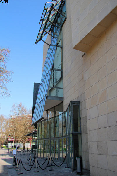 Glass overhands at Gehry's Cinémathèque Française. Paris, France.