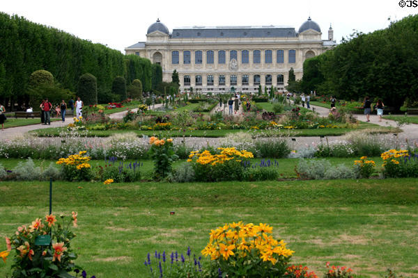 Grande Galerie de l'Évolution (natural history museum) beyond botanical garden (Jardin des Plantes). Paris, France.