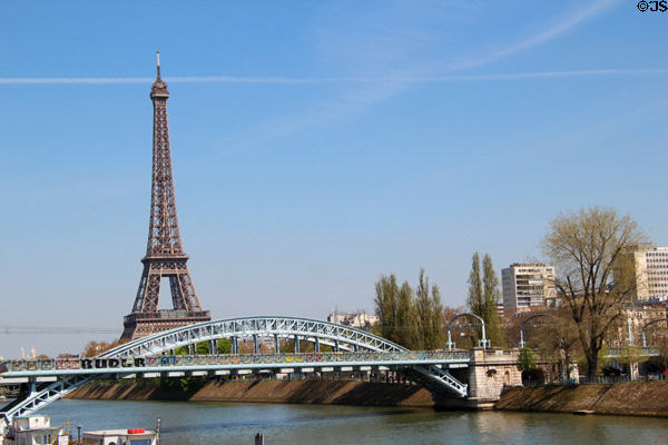 Pont Rouelle rail bridge over Seine near Eiffel Tower. Paris, France.