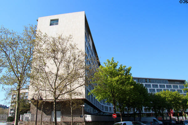 UNESCO Headquarters (1958) (7 Place de Fontenoy). Paris, France. Architect: Bernard Zehrfuss, Marcel Breuer & Pier Luigi Nervi.
