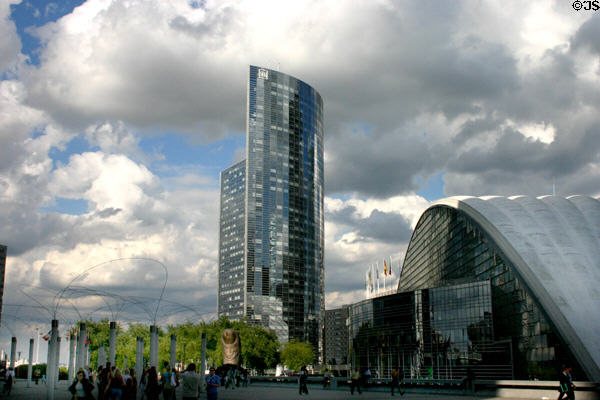 Séquoia tower (1993) over CNIT (1958) at La Défense. Paris, France. Architect: Jean-Pierre Dacbert & Dominique Chauvel.