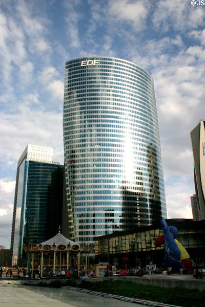 EDF building (2001) with round mirrored surface at La Défense. Paris, France. Architect: Peï, Cobb, Freed & SRA (Saubot, Roult & Assoc.).