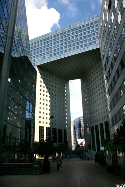 Pacific tower (1992) at La Défense. Paris, France. Architect: Kisho Kurokawa.