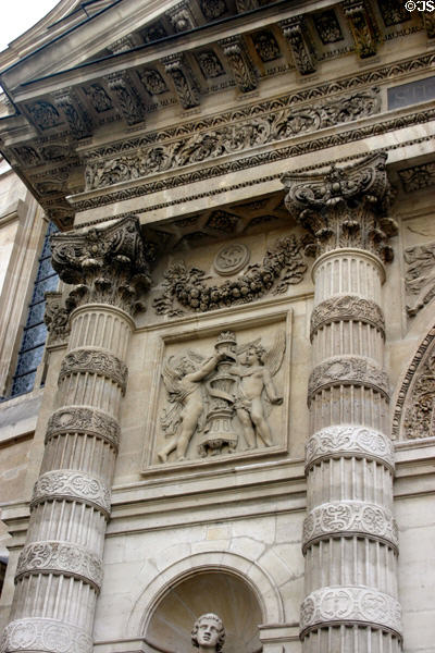 Cherubs between columns on St-Étienne-du-Mont church. Paris, France.