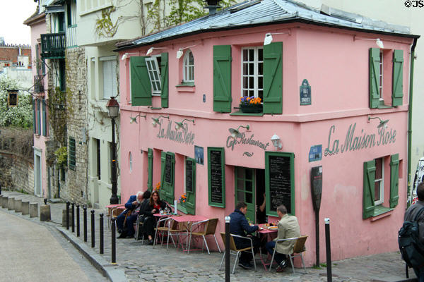 La Maison Rose quaint restaurant building (2 Rue de l'Abreuvoir) at Montmartre. Paris, France.