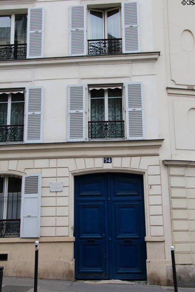 Building in which Vincent Van Gogh lived with his brother Theo (1886-8) (54 Rue Lepic) on Montmartre. Paris, France.