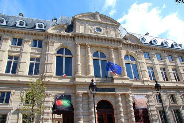 Mairie (town hall) of 4th Arrondissement (1868) (2 Place Baudoyer). Paris, France. Architect: Antoine-Nicolas Bailly.