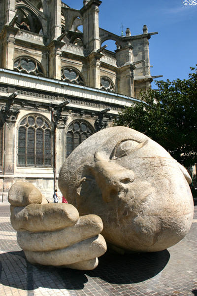 Écoute sculpted head & cupped hand (1986) by Henri de Miller at St Eustache Les Halles. Paris, France.