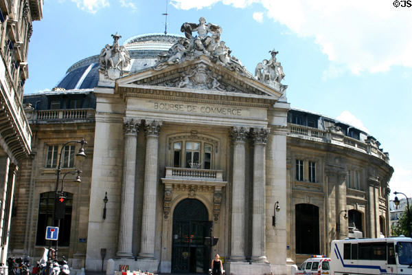 Neoclassical entrance facade of round La Bourse de commerce. Paris, France.
