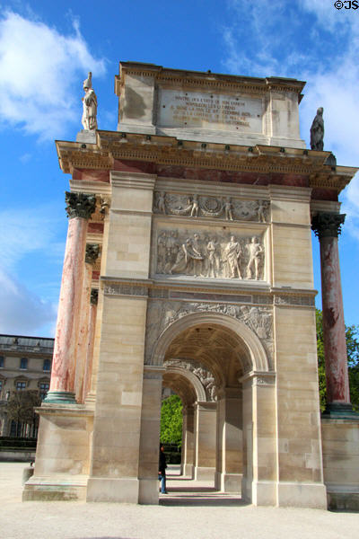 End view of Arc du Triomphe du Carrousel. Paris, France.