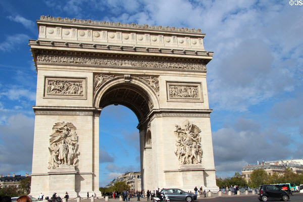 Arc du Triomphe (1806-36) (on Place Charles de Gaulle). Paris, France.