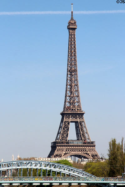Eiffel Tower over Seine Rouelle rail bridge. Paris, France.