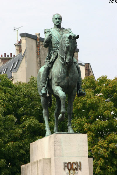 Ferdinand Foch monument (1951) by Raymond Martin & Robert Wlérick Place du Trocadéro. Paris, France.