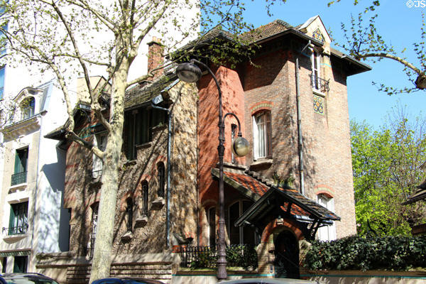 Villa Jassedé (1893) (41 rue Chardon Lagach). Paris, France. Architect: Hector Guimard.