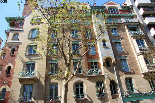 Castel Béranger Hector Guimard (1895-8) (12-14 rue Jean-de-La-Fontaine). Paris, France. Architect: Hector Guimard.