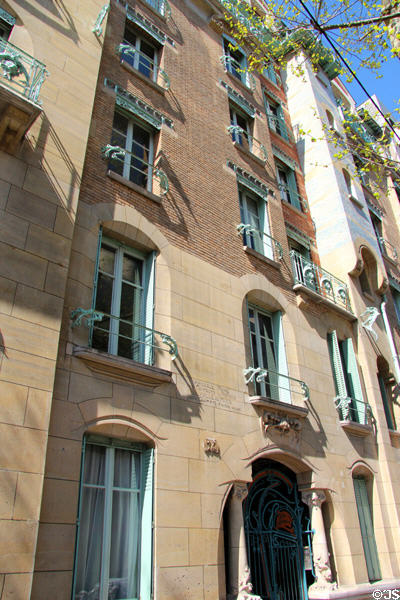 Balcony ironwork at Castel Béranger Hector Guimard (1895-8) (12-14 rue Jean-de-La-Fontaine). Paris, France. Architect: Hector Guimard.