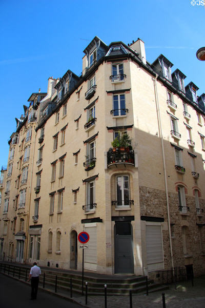 Immeuble Jassedé (1903-5) (142 ave. de Versailles). Paris, France. Architect: Hector Guimard.