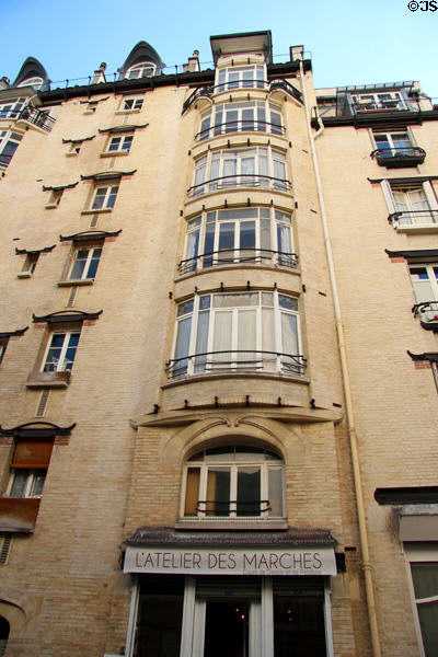 Curved windows at Immeuble Jassedé (1903-5) (142 ave. de Versailles). Paris, France. Architect: Hector Guimard.