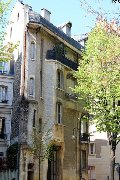 Hôtel Guimard (1909-12) (122 ave. Mozart). Paris, France. Architect: Hector Guimard.