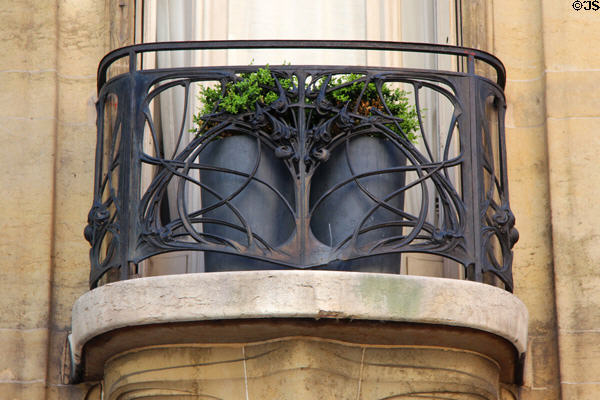 Art Nouveau balcony grill at Hôtel Guimard (1909-12) (122 ave. Mozart). Paris, France. Architect: Hector Guimard.