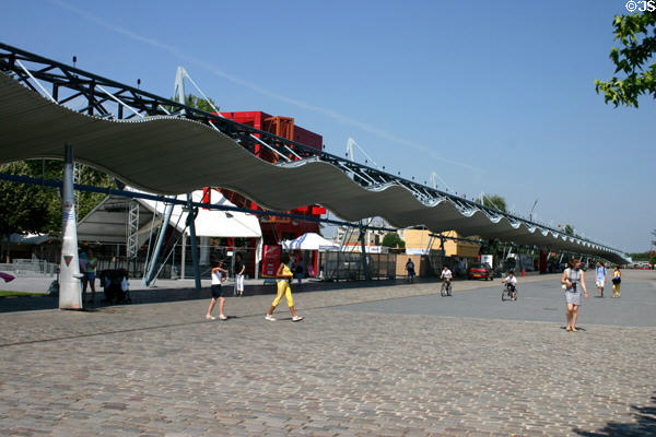 Wave structure of cover over walkway at Parc de la Villette. Paris, France.