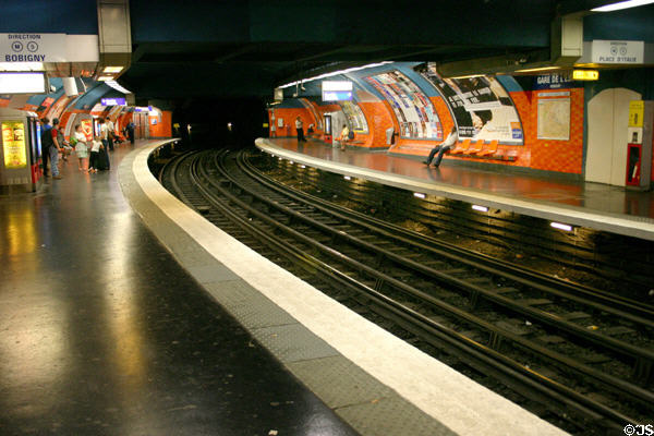 Curved RATP metro station. Paris, France.