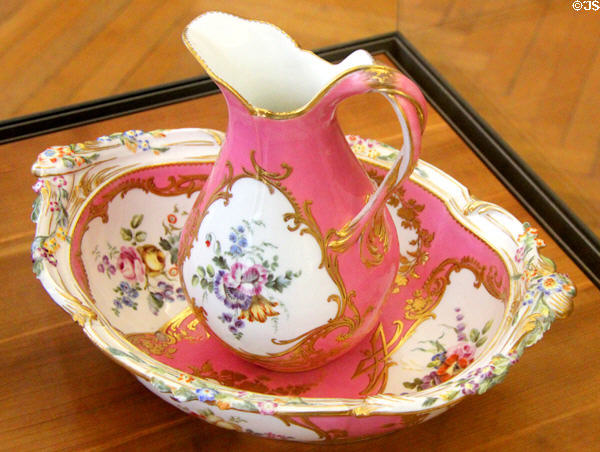 Sèvres porcelain rose pitcher & oval basin (1757-65) at Petit Palace Museum. Paris, France.