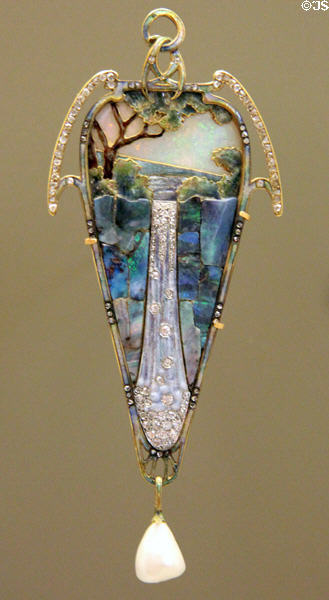 Cascade pendant (c1900) by Georges Fouquet after Mucha at Petit Palace Museum. Paris, France.