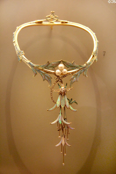 Fuchsia necklace (c1905) by Georges Fouquet after Desrosiers at Petit Palace Museum. Paris, France.