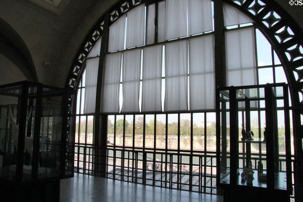 Window pattern at Musée d'Orsay. Paris, France.
