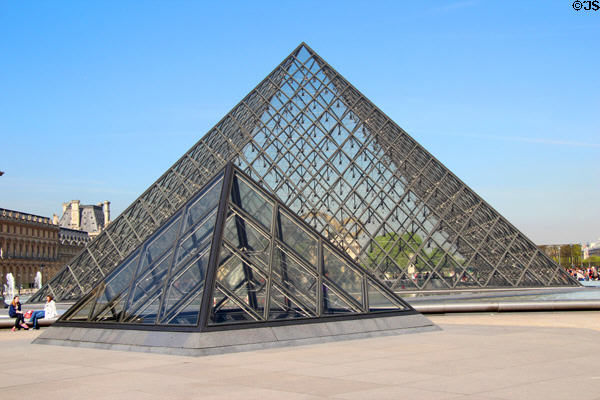 Louvre Pyramid (1989). Paris, France. Architect: I.M. Pei.