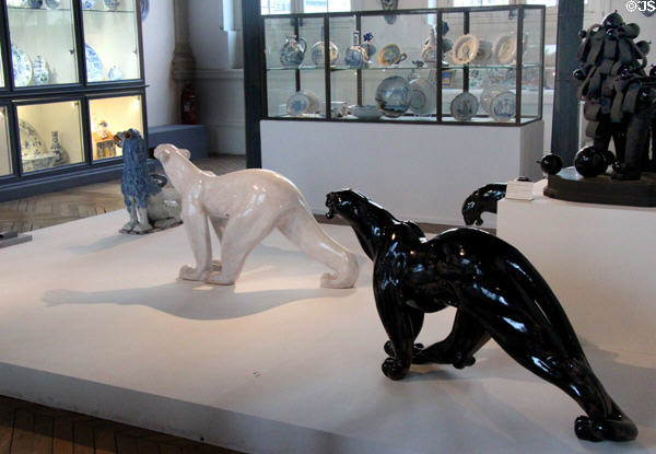 Ceramic pair of panthers (1959) by Kôji Yatsui at Sèvres National Ceramic Museum. Paris, France.