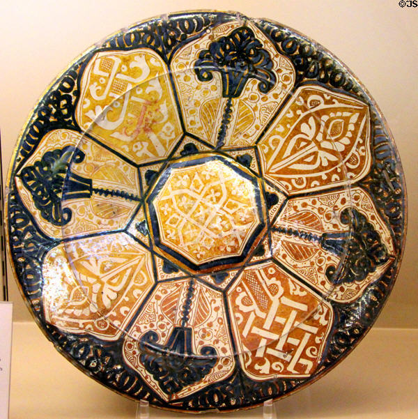 Moorish-style ceramic plate (end 14thC - start 15thC) from Malaga or Valencia at Sèvres National Ceramic Museum. Paris, France.