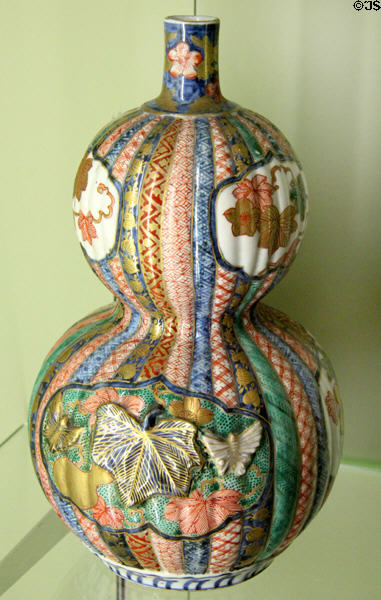 Japanese porcelain gourde (1853-78) from Arita at Sèvres National Ceramic Museum. Paris, France.