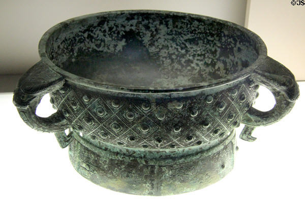 Chinese Shang Dynasty Gui bronze vase for grain (1550-1050 BCE) at Cernuschi Museum. Paris, France.