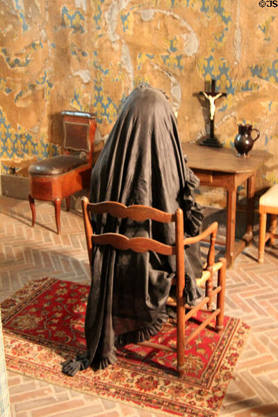 Model of Marie-Antoinette seated at her desk in reproduction of her cell at Conciergerie. Paris, France.