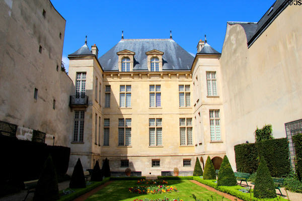 Hôtel Donon courtyard garden (1575) (25 blvd des Capucines) home of Cognacq-Jay Museum run by City of Paris. Paris, France.