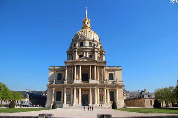 Les Invalides (1671-1793) started by Louis XIV as home & hospital for French soldiers. Paris, France. Style: Baroque. Architect: Libéral Bruant & Jules Hardouin-Mansart.