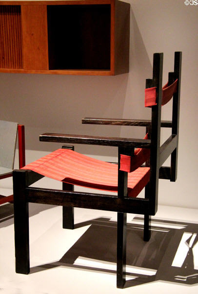 Bauhaus wood slat chair ti 1a (1924) by Marcel Breuer at Musée des Monuments Français. Paris, France.