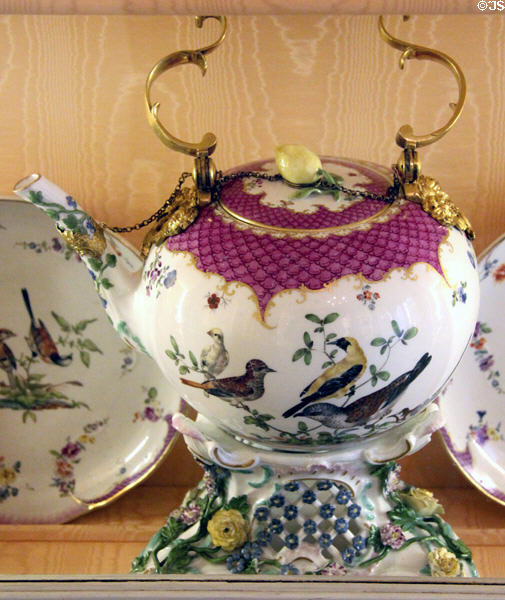 Meissen porcelain teapot on stand with birds (1740-50) at Nissim de Camondo Museum. Paris, France.