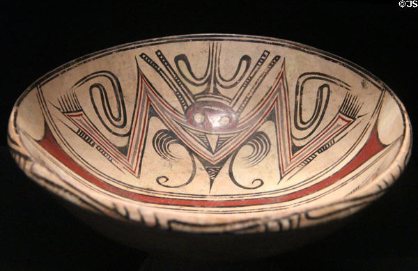 Terra cotta polychrome bowl (500 - 900) from Panama at Musée du quai Branly. Paris, France.