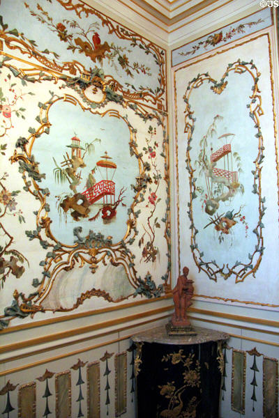 Chinese room, with decor inspired by the Orient (origin unknown) at Carnavalet Museum. Paris, France.