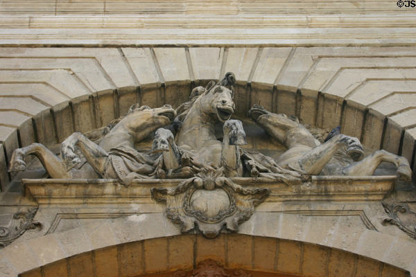 Sculpture of horses above entrance to Grand Stables at Château de Chantilly. Chantilly, France.