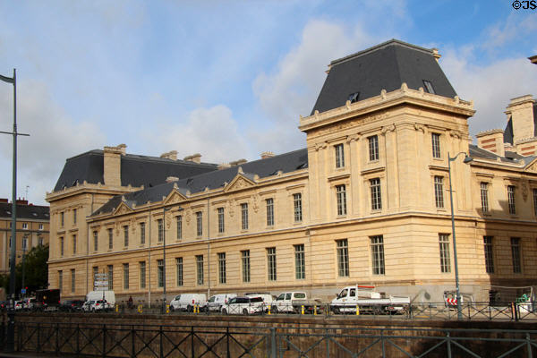 Beaux Arts building on Quai du jardins, overlooking La Vilaine River. Rennes, France.