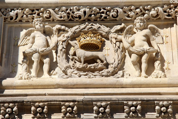 Crowned ermine relief on Hotel de Bourgtheroulde. Rouen, France.