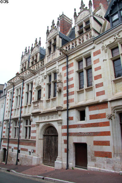 Alluye town house (1500-8) (rue Saint-Honoré). Blois, France. Style: Renaissance.