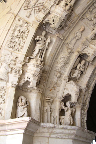 Detail of carved arch (1543) within cloister at Fontevraud Abbey. Fontevraud, France.