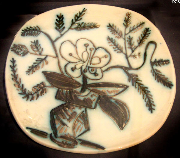 Plate with bouquet (Assiette au bouquet) (1955) ceramic by Pablo Picasso at Nice Fine Arts Museum. Nice, France.