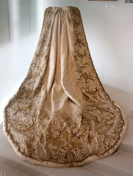 Court cloak (1805) in silk brocade worn by Joséphine at the crowning of Napoleon in Milan as King of Italy at Masséna Museum. Nice, France.