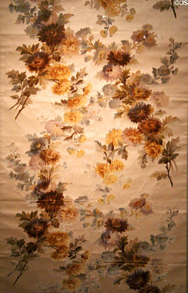 Velvet silk cloth in chrysanthemum pattern (1889) by Maison Brunet-Lecomte Moise et Cie shown at l'Exposition universelle de Paris of 1889 at Musées des Tissus. Lyon, France.